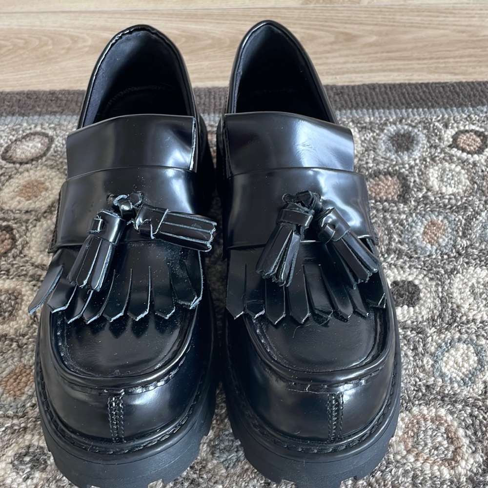 NEW Vagabond Cosmo 2.0 loafers black dress platform lug
sole tassels 37